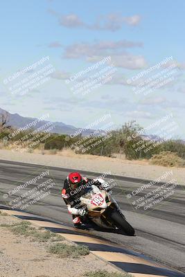 media/Nov-16-2025-Race Pace (Sun) [[8c5fa54630]]/Verified Riders/4-Turn 3 Inside (1050am)/